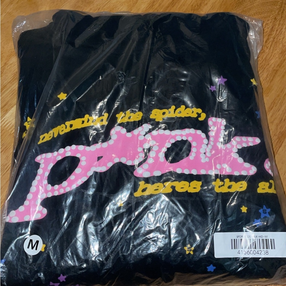 I’m selling this large sp5der pink hoodie it is black and pink - Picture 1 of 5